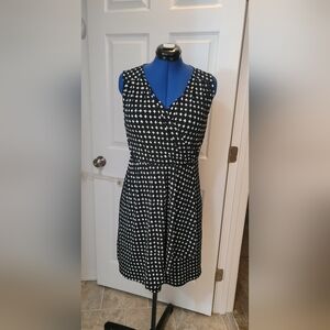 ✨️5 For $20✨️ Black and white patterned sleeveless dress